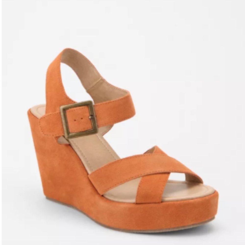 Urban Outfitters Tan Suede Wedge size 10